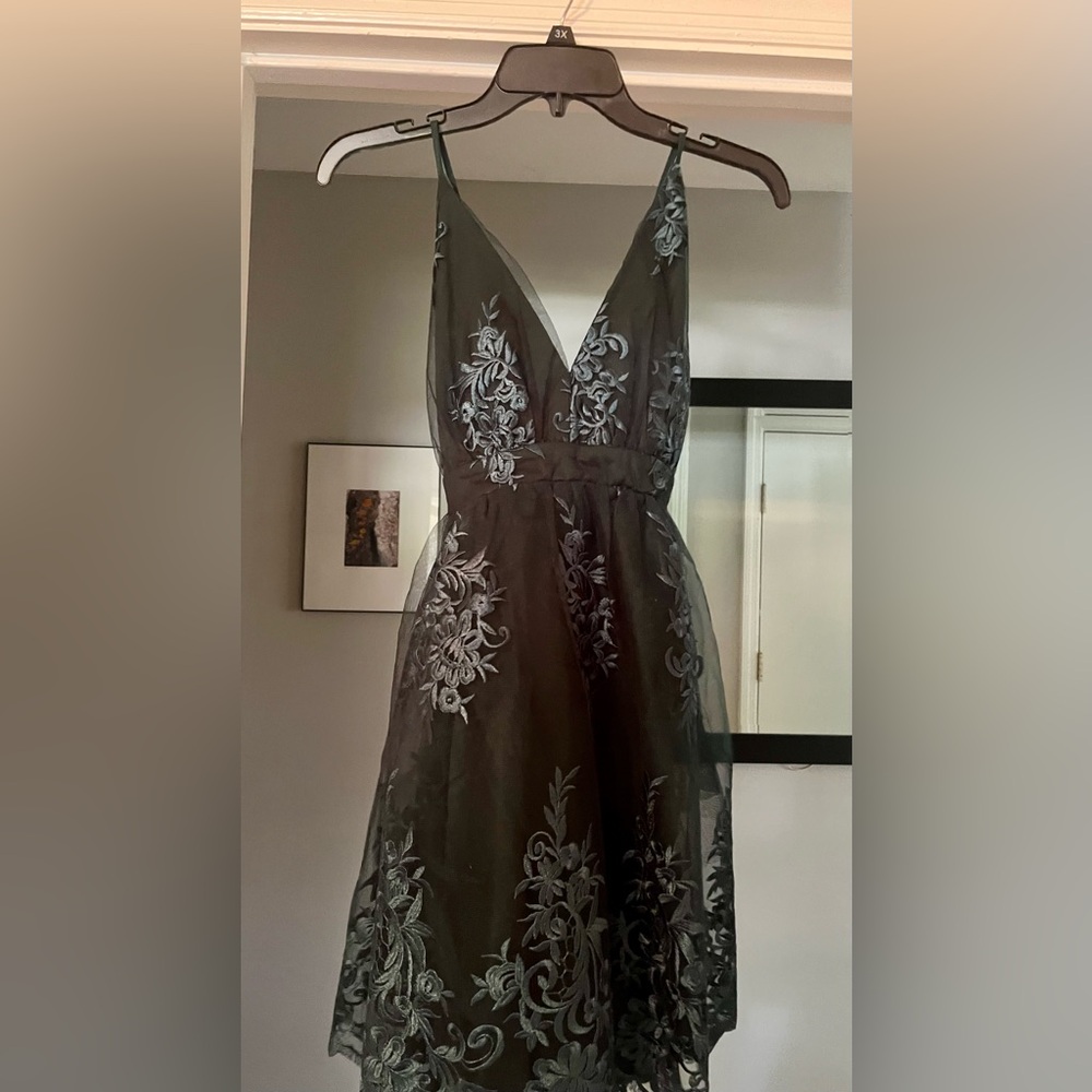 Francesca‘s New with tags, PARTY DRESS!! Large Strappy Emerald Green